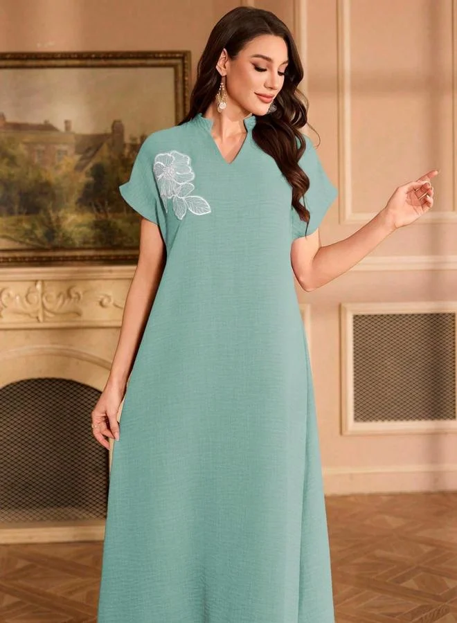 تايك تو فستان طويل بياقة مفتوحة وتفاصيل رقعة زهور